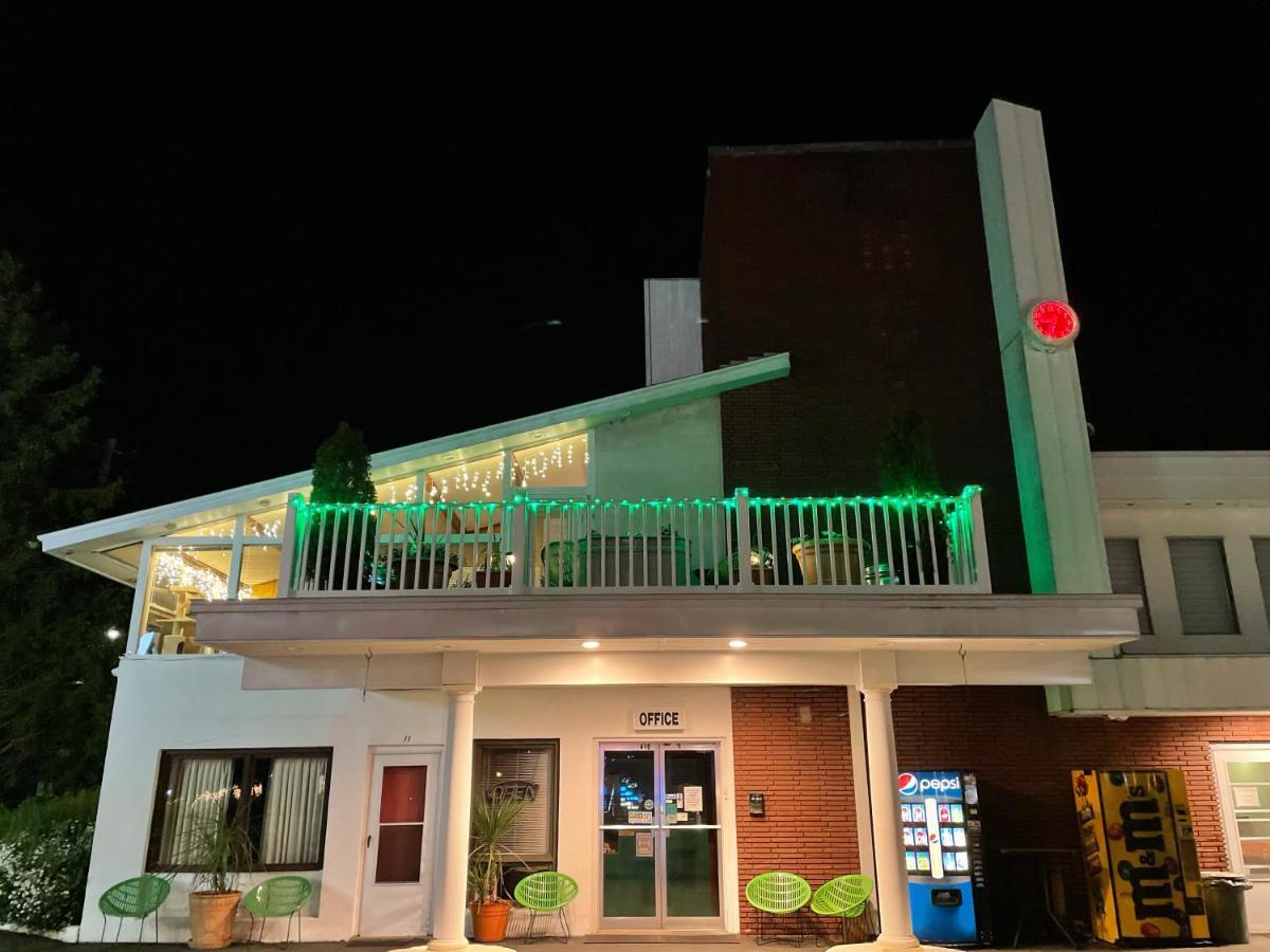 O'Sullivan'S Motel Lake George Exteriör bild