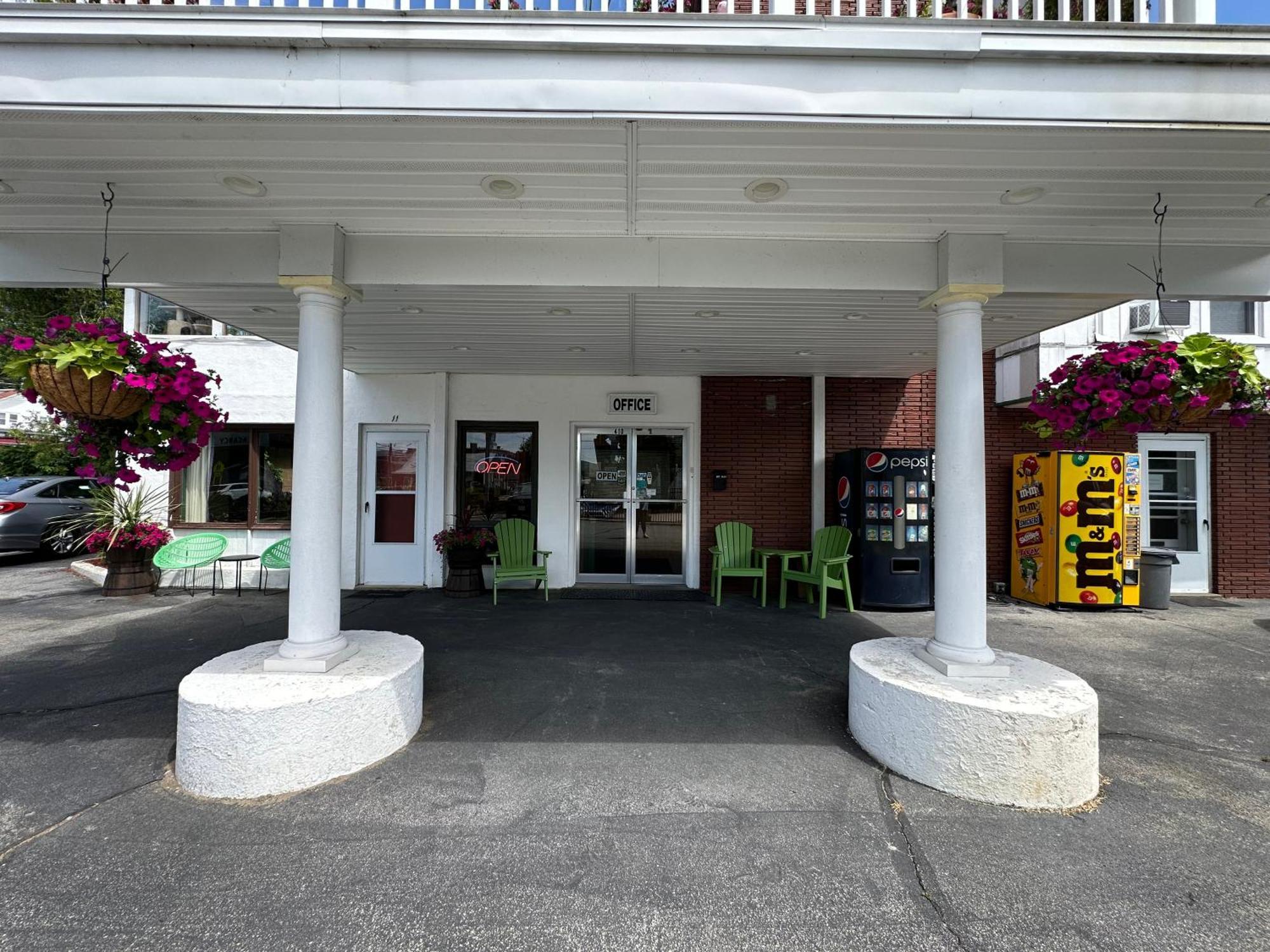 O'Sullivan'S Motel Lake George Exteriör bild