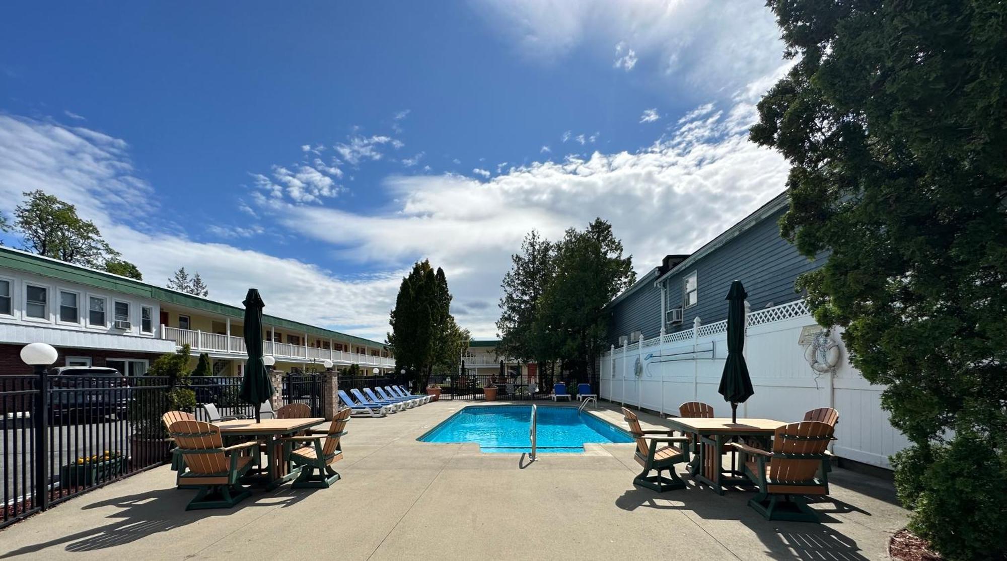 O'Sullivan'S Motel Lake George Exteriör bild