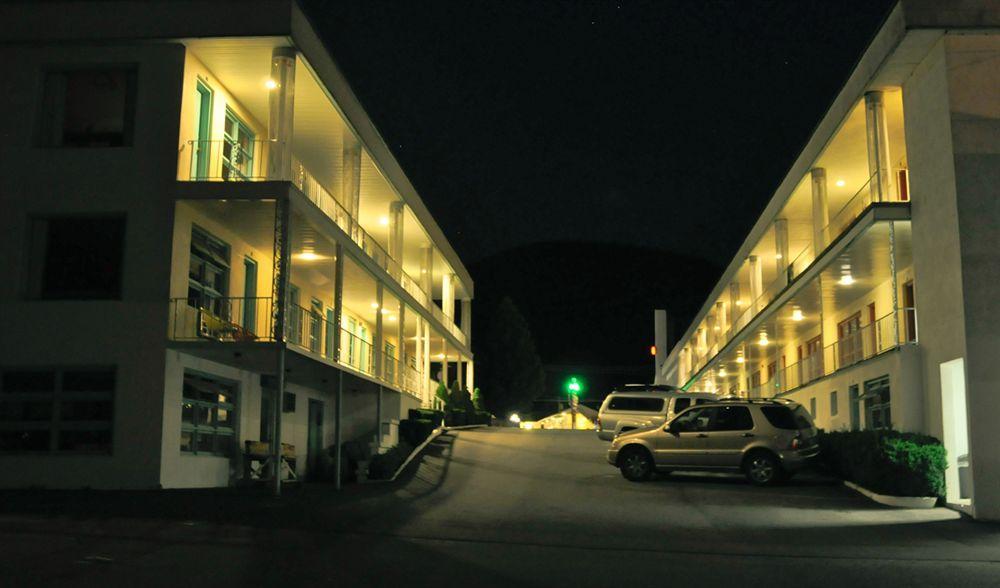 O'Sullivan'S Motel Lake George Exteriör bild
