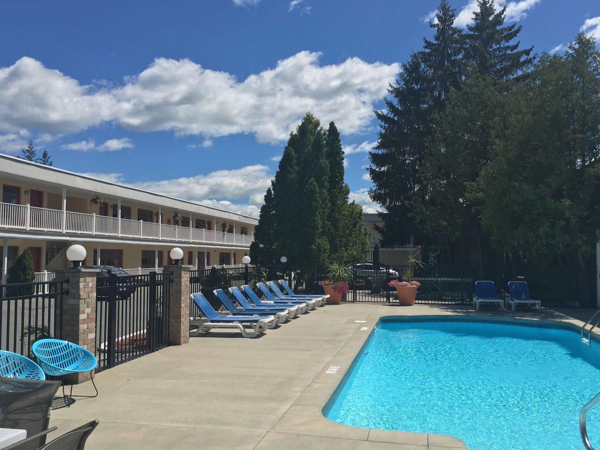 O'Sullivan'S Motel Lake George Exteriör bild